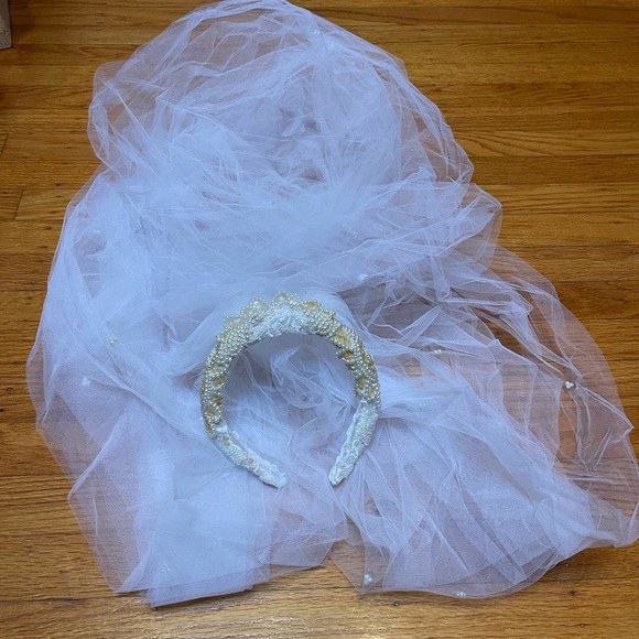 Elegant Beaded Bridal Headband Veil